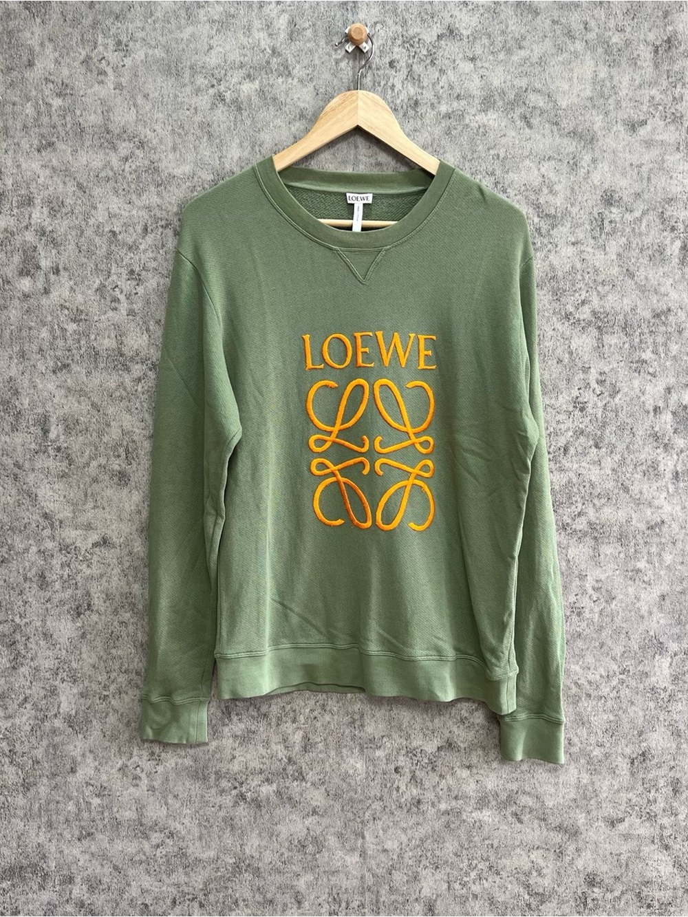 🚩steal Loewe Sage Green Crewneck Sweatshirt with Subtle Logo Tag